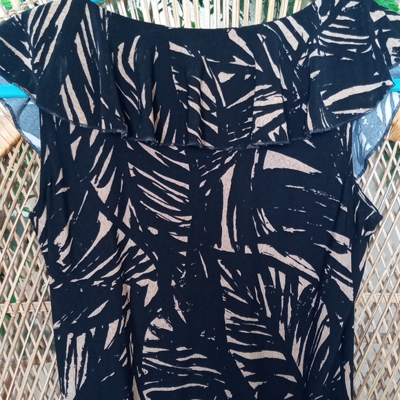 Sleeveless, tribal blouse - Picture 2 of 4